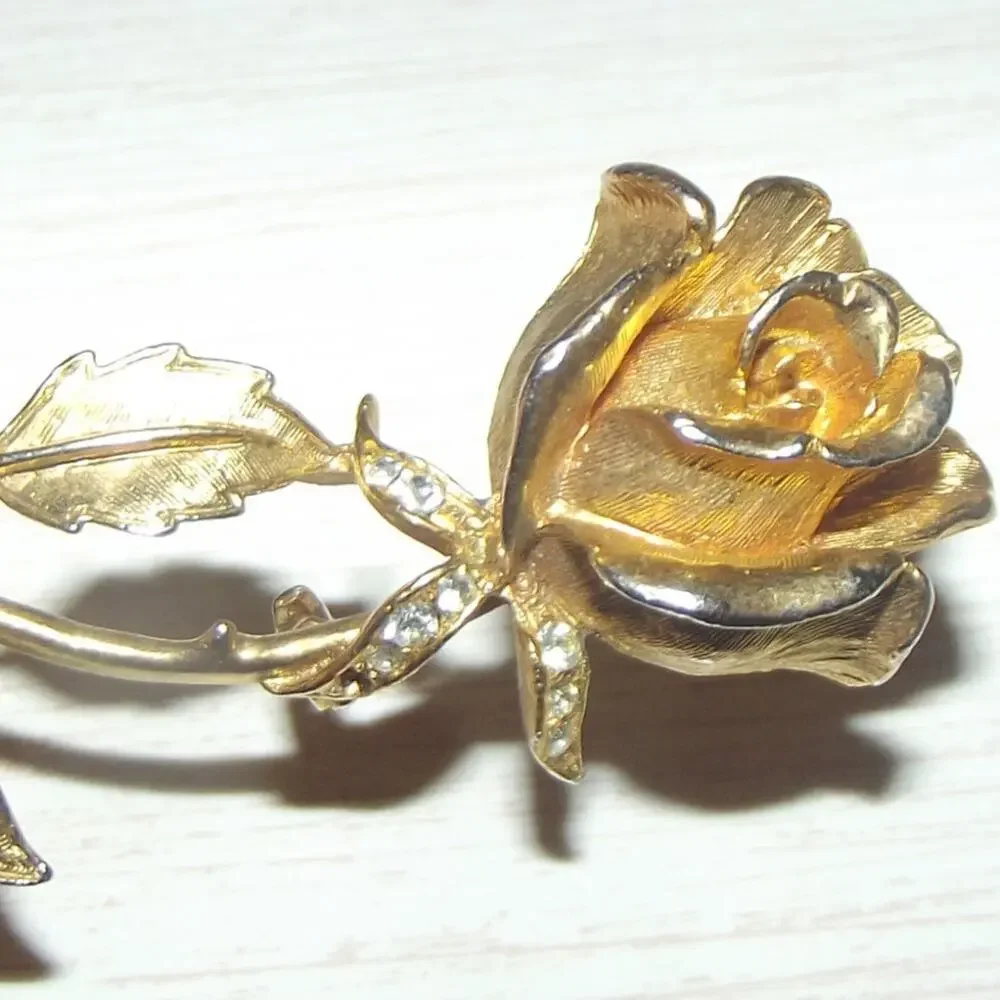 Brooch Gold 3D Rose Stem Realistic Crystals‎ Broche Pin for Jacket coat Vintage